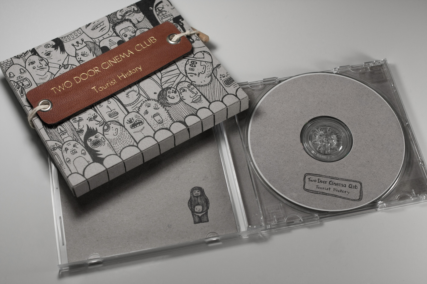 Two_Door_Cinema_Club_01